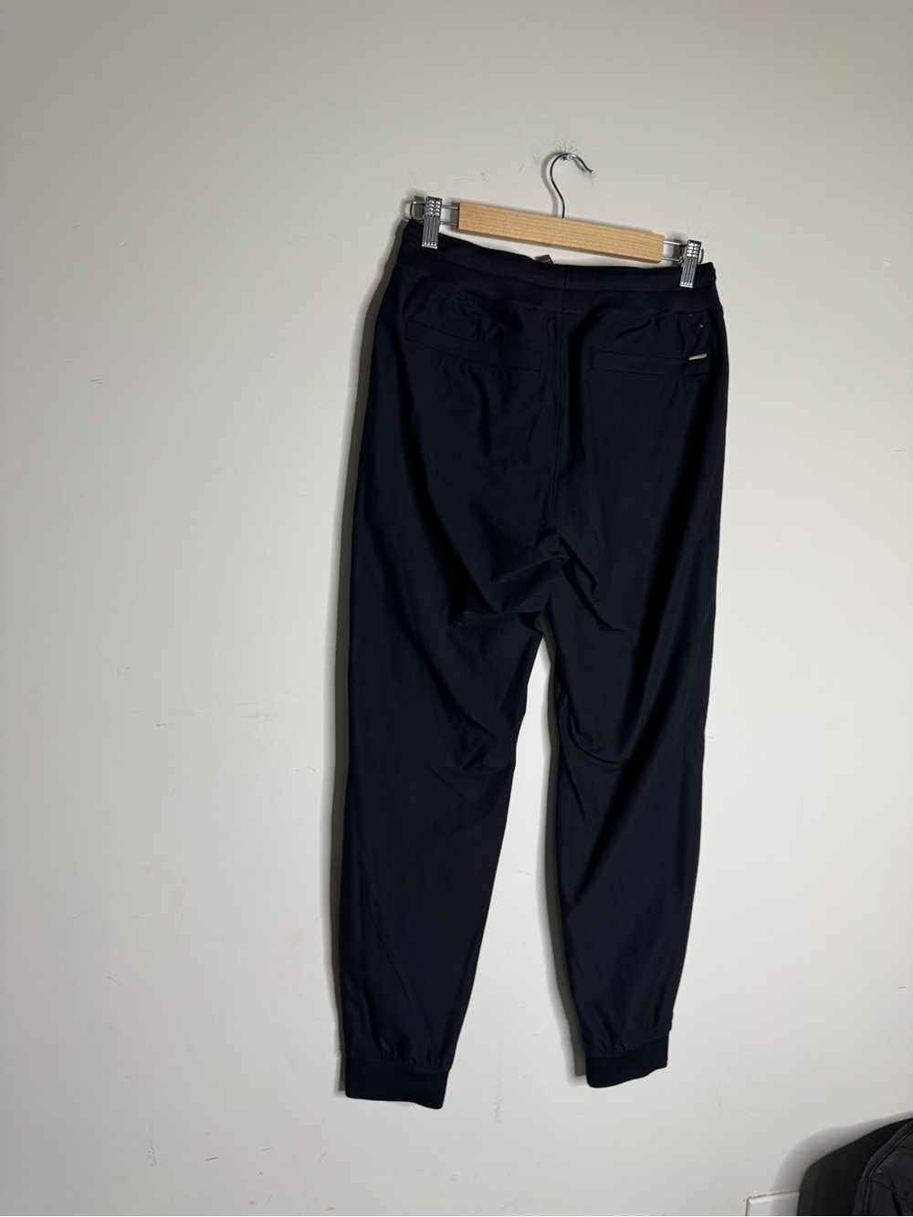 Vuori Men’s Kore Jogger Black Athletic Pants - Picture 4 of 9